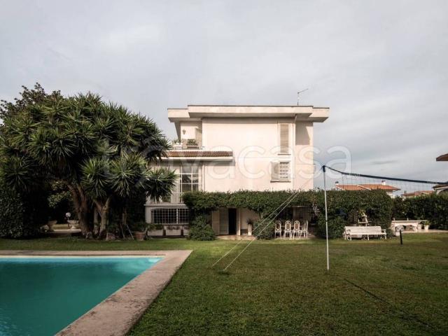 Villa Indipendente in vendita a Fregene, Roma Capitale