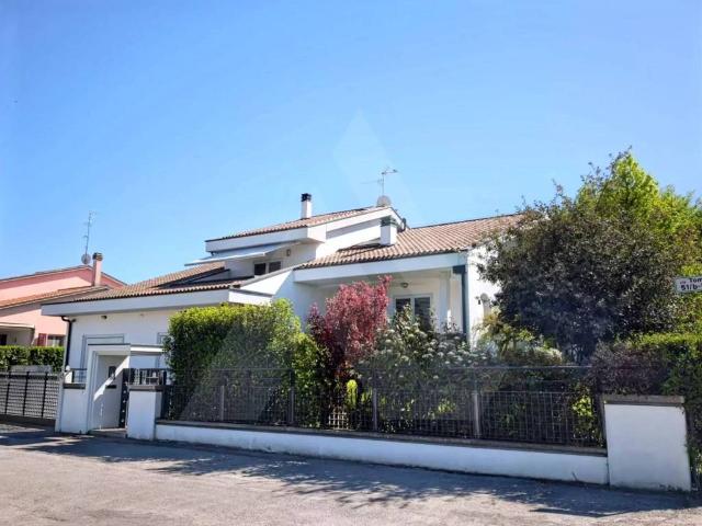 Villa Indipendente in vendita a Unione di Comuni della Romagna Forlivese, Quattro