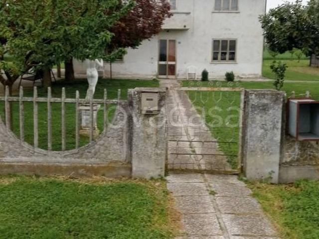 Villa Indipendente in vendita a Frassinelle Polesine, Veneto