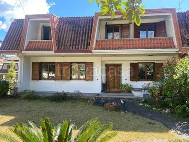 Villa Indipendente in vendita a Frosinone, Lazio