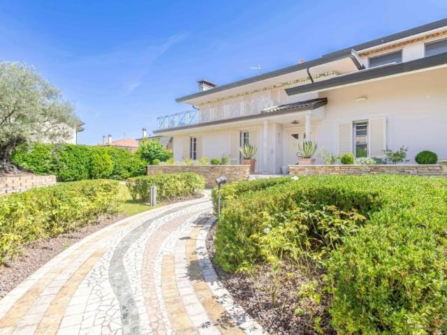 Villa Indipendente in vendita a Unione dei Comuni Circondario dell'Empolese Valdelsa, Fucecchio