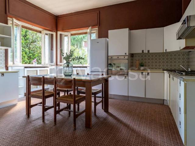 Villa Indipendente in vendita a Gallarate, Lombardia