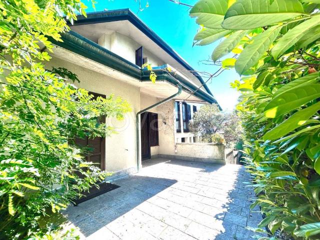 Villa Indipendente in vendita a Gallarate, Lombardia