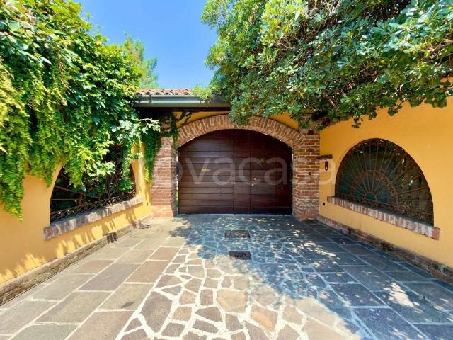 Villa Indipendente in vendita a Galliate, Novara