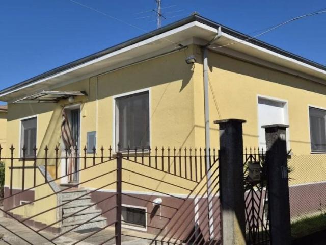 Villa Indipendente in vendita a Bornate, Galliate