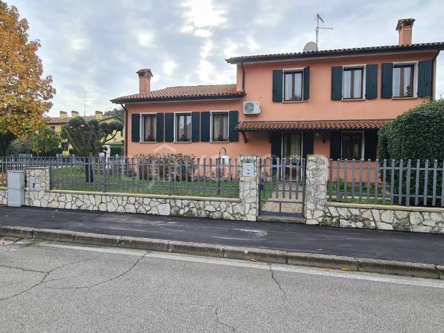 Villa Indipendente in vendita a Galzignano Terme, Padova