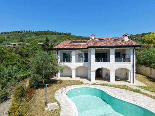 Villa Indipendente in vendita a Garda, Veneto