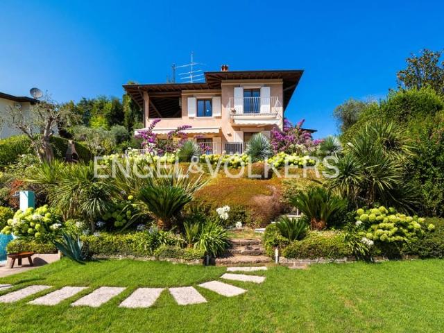 Villa Indipendente in vendita a Comunità Montana Parco Alto Garda bresciano, Gardone Riviera