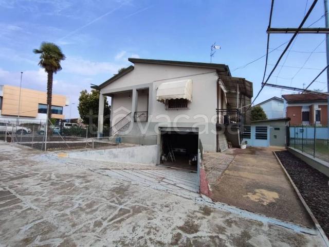 Villa Indipendente in vendita a Garlasco, Lombardia