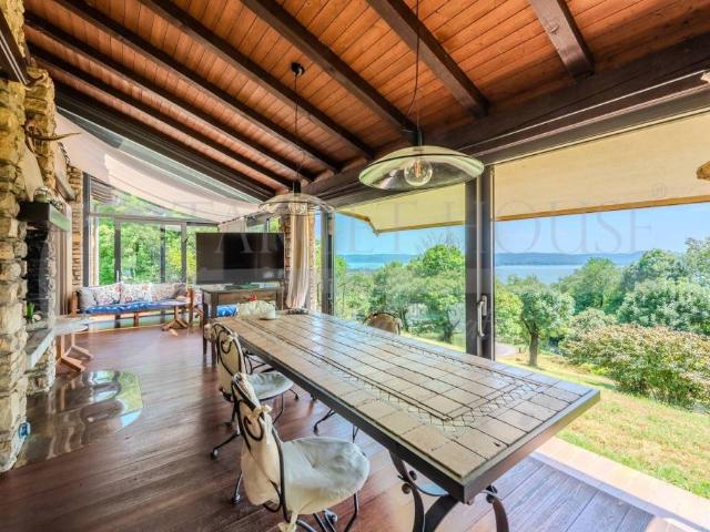 Villa Indipendente in vendita a Comunità Montana Valli del Verbano, Comerio