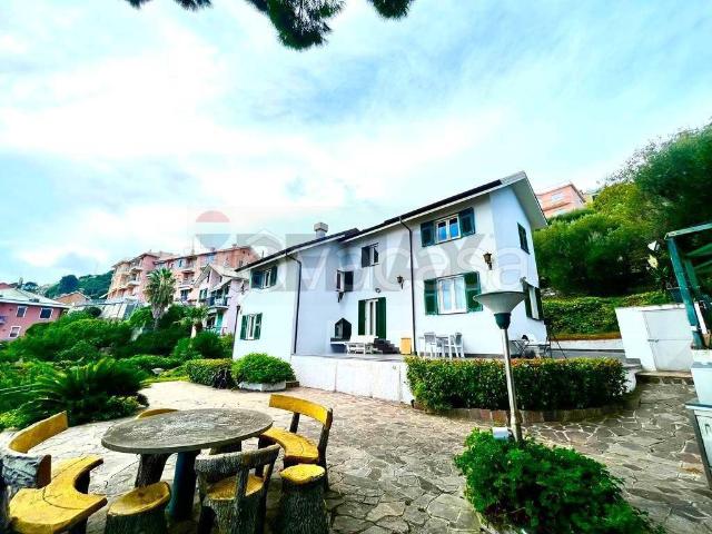 Villa Indipendente in vendita a Ponente, Serra Riccò