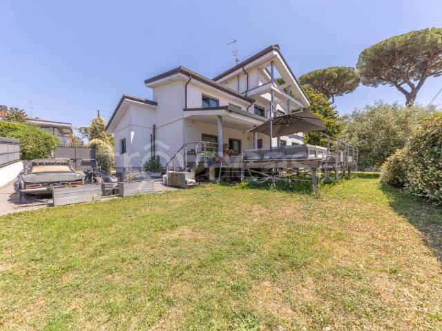 Villa Indipendente in vendita a Montecagnoletto, Roma Capitale