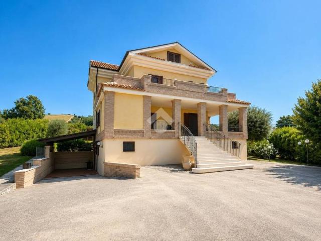 Villa Indipendente in vendita a Giulianova, Abruzzo
