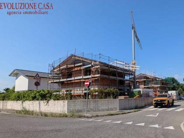 Villa Indipendente in vendita a Lucinico / Ločnik / Luzinìs, Gorizia