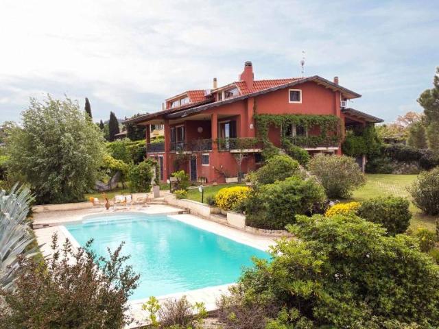 Villa Indipendente in vendita a Pirano Alto, Marche