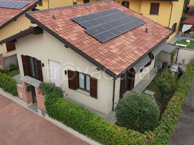Villa Indipendente in vendita a Gravellona Lomellina, Pavia