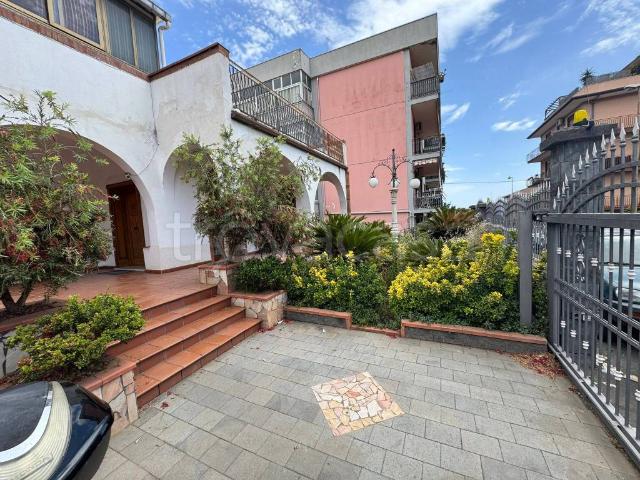 Villa Indipendente in vendita a Fasano, Gravina Di Catania