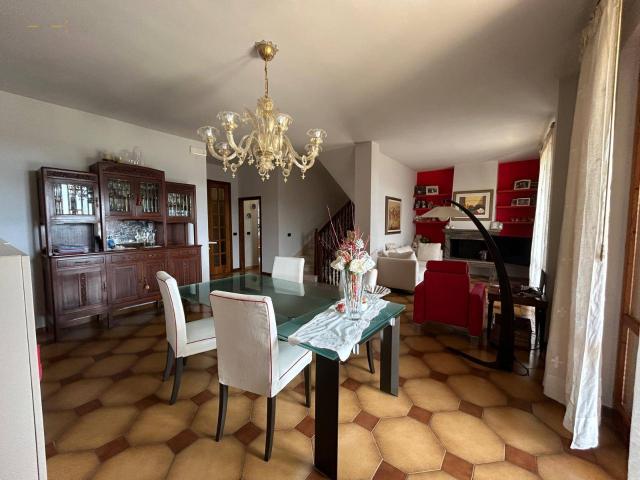 Villa Indipendente in vendita a Petrella, Marche