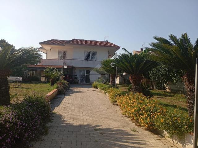 Villa Indipendente in vendita a Santi Cosma E Damiano, Lazio