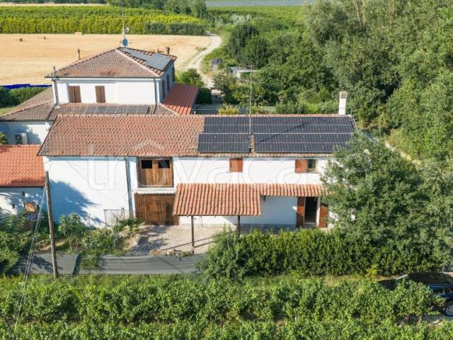 Villa Indipendente in vendita a San Prospero, Imola