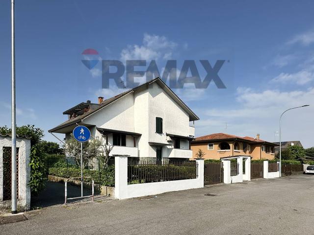Villa Indipendente in vendita a Inzago, Lombardia