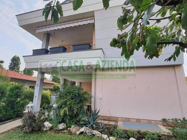 Villa Indipendente in vendita a Inzago, Lombardia