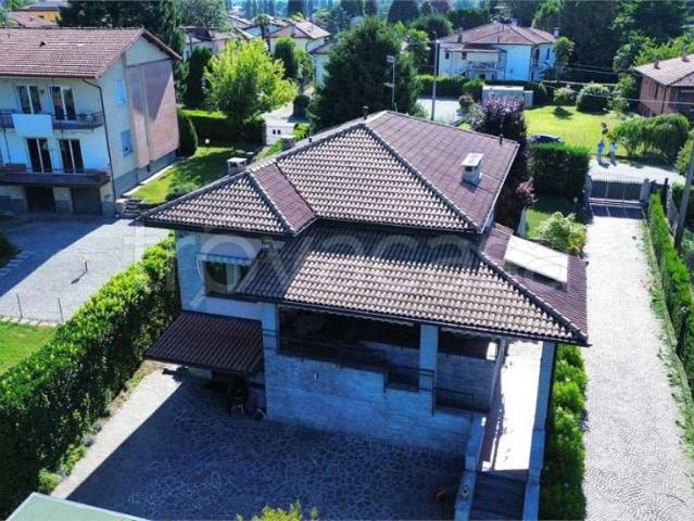 Villa Indipendente in vendita a Ispra, Lombardia