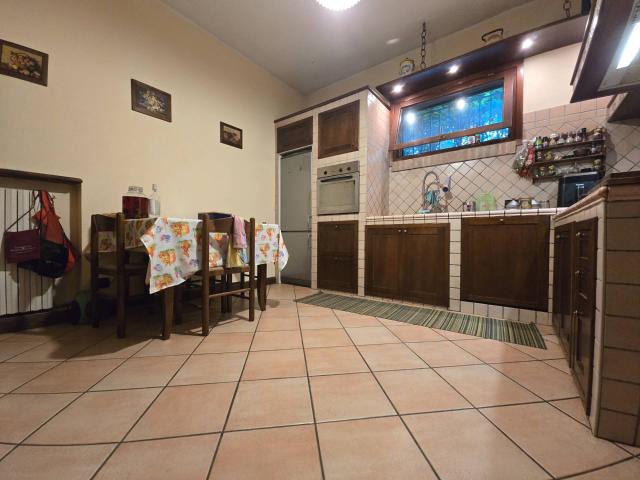 Villa Indipendente in vendita a Pagliare di Sassa, Tornimparte