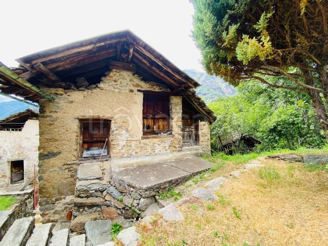 Villa Indipendente in vendita a Lillianes, Aosta