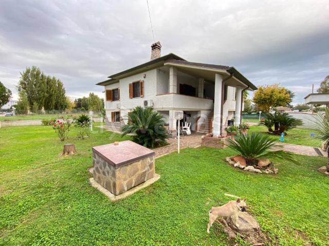 Villa Indipendente in vendita a Latina, Lazio