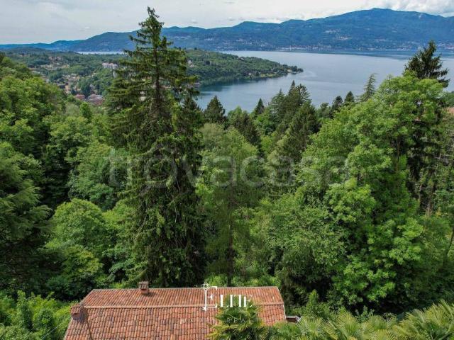 Villa Indipendente in vendita a Comunità Montana Valli del Verbano, Laveno Mombello