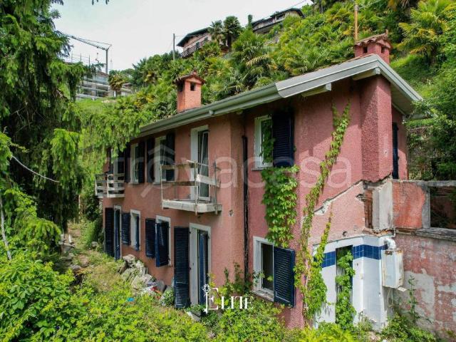 Villa Indipendente in vendita a Comunità Montana Valli del Verbano, Laveno Mombello