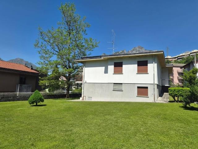 Villa Indipendente in vendita a Acquate, Lecco