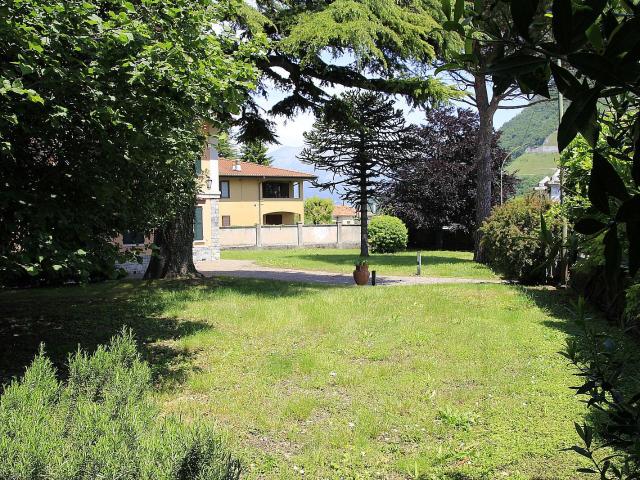 Villa Indipendente in vendita a Civate, Lombardia