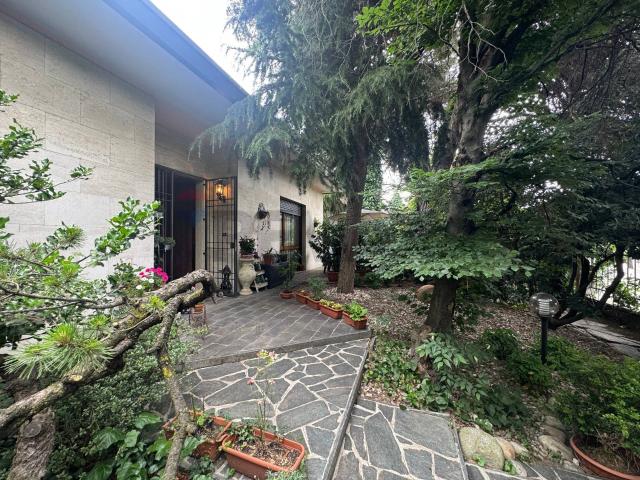 Villa Indipendente in vendita a Oltresempione, Legnano