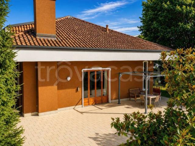 Villa Indipendente in vendita a Oltrestazione, Legnano