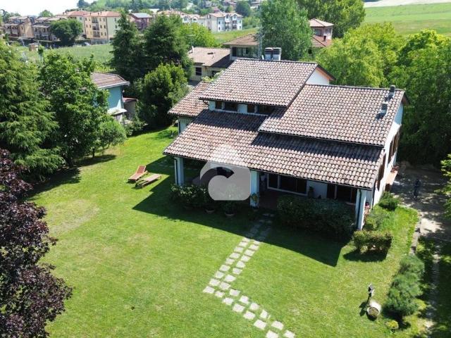 Villa Indipendente in vendita a Lesignano De' Bagni, Reggio Emilia