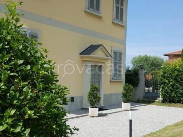 Villa Indipendente in vendita a Cendraro Lago, Lezzeno