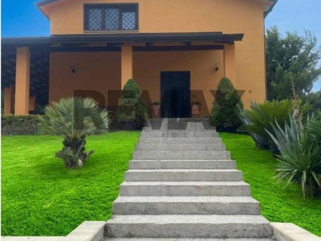 Villa Indipendente in vendita a Liberi, Campania