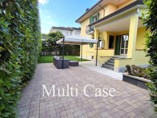 Villa Indipendente in vendita a Camaiore, Toscana