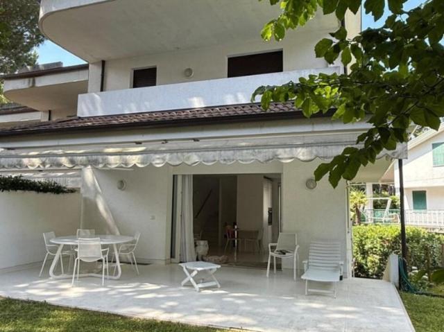 Villa Indipendente in vendita a Lignano Pineta