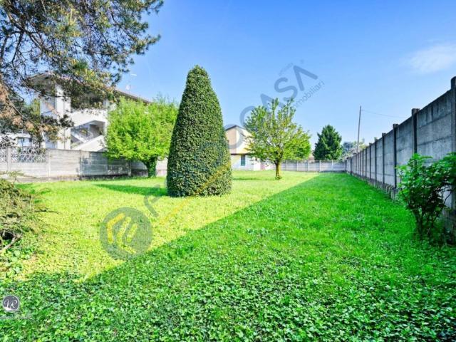 Villa Indipendente in vendita a Limbiate, Lombardia