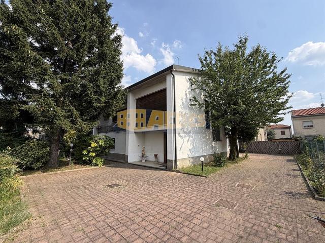 Villa Indipendente in vendita a San Francesco, Limbiate