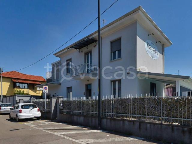 Villa Indipendente in vendita a Limbiate, Lombardia