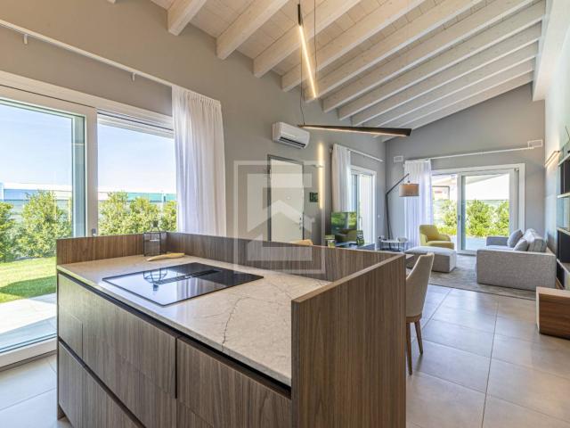 Villa Indipendente in vendita a Lonato, Lombardia