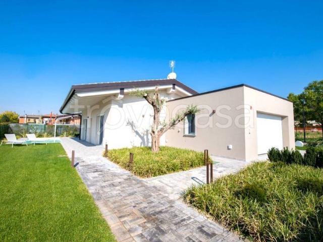 Villa Indipendente in vendita a Lonato, Lombardia