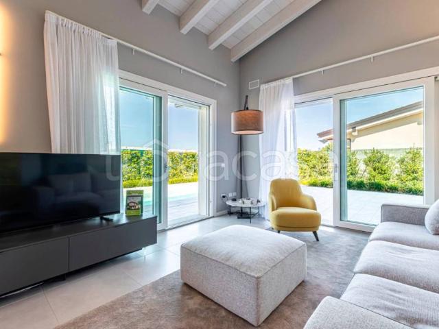 Villa Indipendente in vendita a Lonato, Lombardia