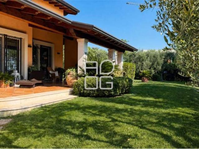 Villa Indipendente in vendita a Lonato, Lombardia