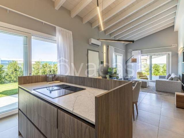 Villa Indipendente in vendita a Lonato, Lombardia