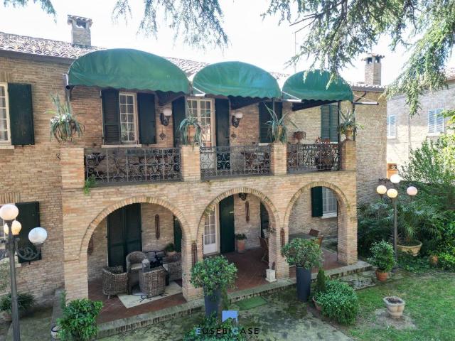 Villa Indipendente in vendita a Longiano, Reggio Emilia